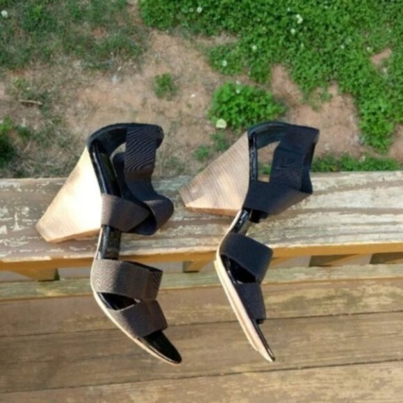 BCBGMaxAzria Black Strappy Block Cone 4" Heels 8 - Picture 4 of 8